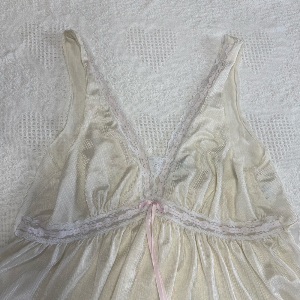 Lorraine Vintage Lace Trimmed Nightgown (M)